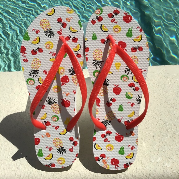 NEW! GAP White & Red Fruit Bowl Flip Flops Beach Sandals Unisex Cruise Swim Pool - Picture 4 of 16